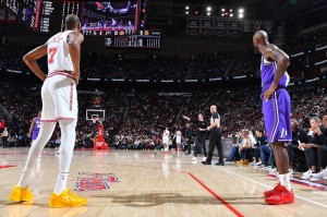 FB体育官方网站-大小王对决最终章？詹杜对决季后赛KD9-5占优 俩人场均都轰下31+